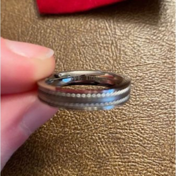 JVL Titanium Wedding Ring - Picture 3 of 4